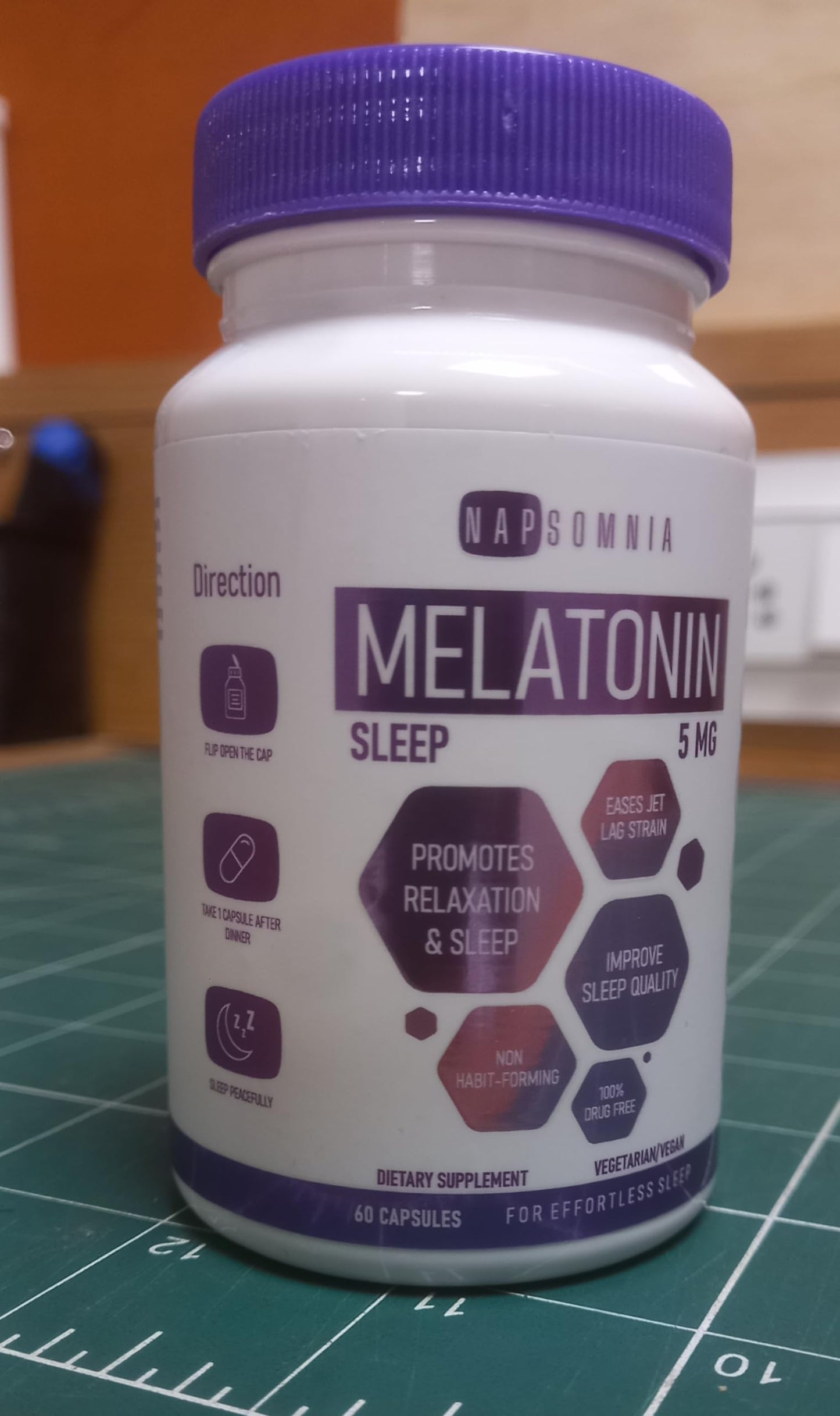 NAPSOMNIA Melatonin 5 mg with Valerian Root Extract - Vegan Melatonin Capsules - Sleep Aid for Adults, 60 Capsules